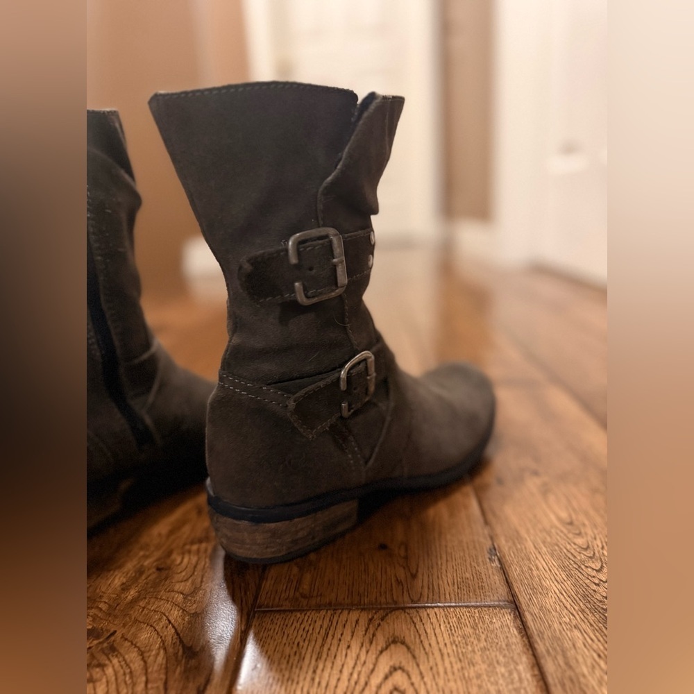 Artisan ‘Kate’ Suede Moto Biker Boots in Charcoal/Dark Taupe Made in Portugal. - Picture 10 of 15